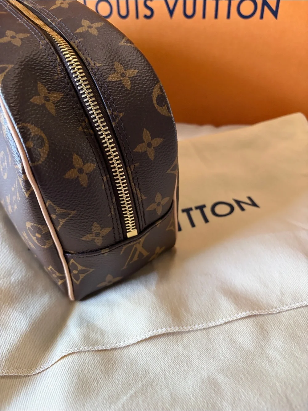 Louis Vuitton Monogram Toiletry bag 25 - Brown & Tan Trim RETIRED